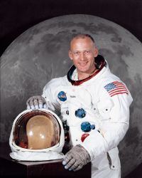 Vai alle frasi di Buzz Aldrin